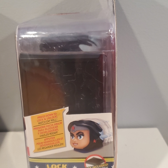 DC Lock N Roll Wonder Woman - Picture 7 of 8